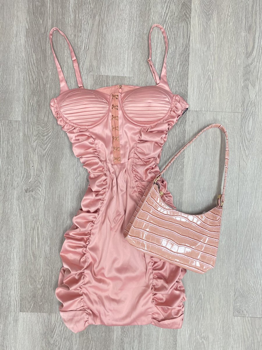 Left or right? 🤗🤔🛍