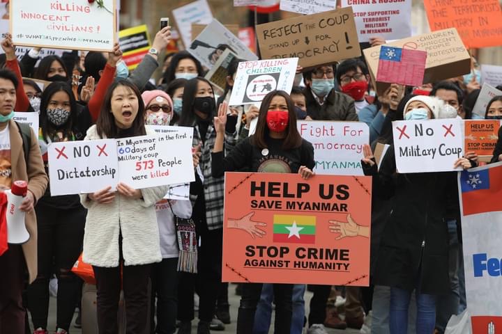 IrrawaddyNews's tweet photo. Myanmar citizens and democracy supporters in the United Kingdom urged the Russian government to stop helping the Myanmar military during their protest in front of Russian Embassy in London on April 3.
(Photo: Londonghost)
#WhatsHappeningInMyanmar https://t.co/K84WwGhIQE