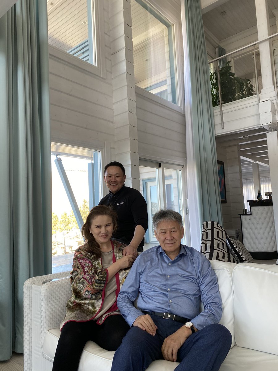 Гарангуутаа бурхан халдунд гарлаа. Ер нь эрх чөлөө, аз жаргалыг тайлбарлах философлиг ухаан хайх хэрэггүй юм байна. Эрх чөлөө нь гэр бүл ойр дотнынхонтойгоо хамт байснаар олддог бол аз жаргал нь тэдэнтэйгээ хэрхэн хамт байснаар олддогийг мэдэрлээ.