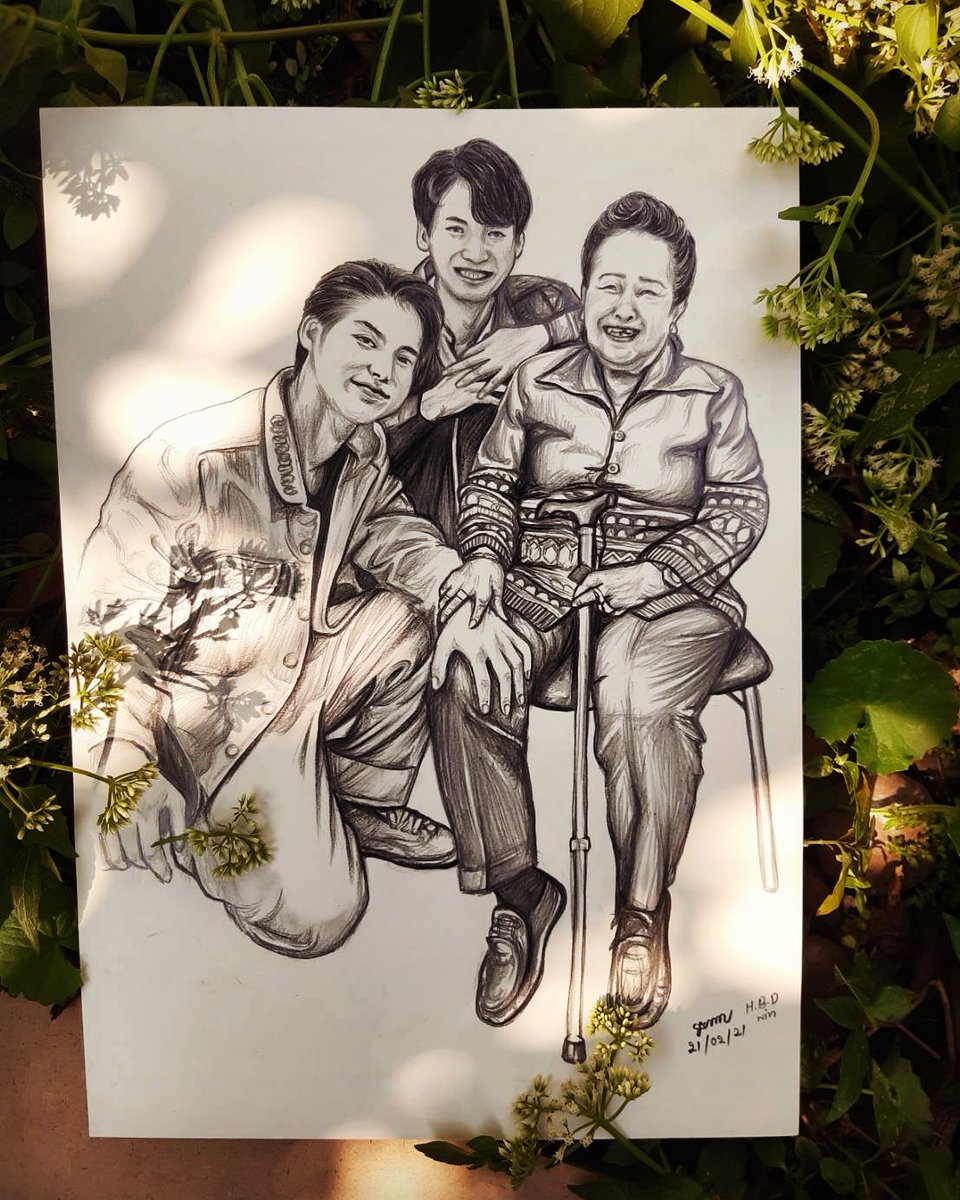 janream_pa's tweet photo. รักกก..ยังคงตกหลุมรักในทุกๆวัน รักในความเป็นเขา ภาพนี้วาดไว้นานเเล้วเเต่มิมีโอกาสได้ลง มันเป็นภาพที่ดูเเล้วอิ่มใจเเบบบอกไม่ถูก..👦🏻🧓🧒🏻..🤍

#ไบร์ทวิน #bwartroom #brightwin #bbrigthvc #winmetawin https://t.co/pNSP6vXU4J