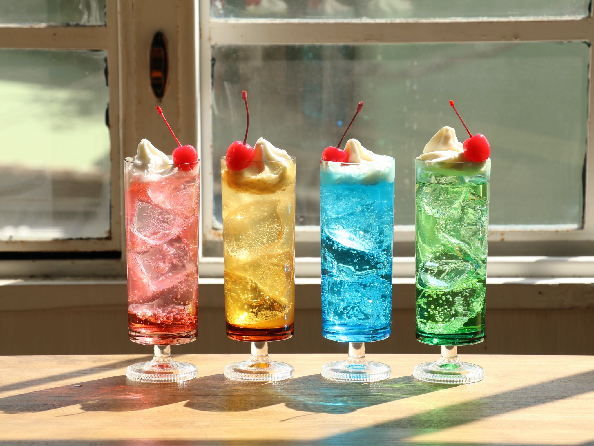 即決 アデリア アデリアグラス アデリアレトロ クリームソーダ クローバー グラス タンブラー レア 昭和レトロ 脚付き Sale開催中 脚付き