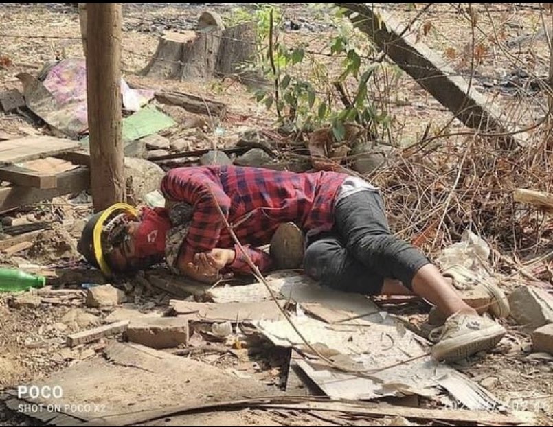 Tiara48841033's tweet photo. 1st photo was taken when the father of two young protesters was praying for his sons before going out to protest and the 2nd one was taken when his son only (19 years old)was shot dead by Military Junta.We really can’t imagine the pain and loss of the father.#Apr4Coup https://t.co/NP4JN6ucj5