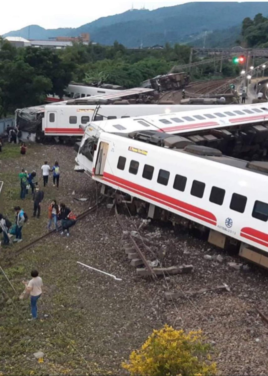 zinwaithwe's tweet photo. We, the people of Myanmar, are so saddened by the train accident in Taiwan that claimed so many lives and we wish all the injured for a speedy recovery.
May their souls rest in eternal peace.
May the friendship between Myanmar and Taiwan be strong.

#PrayForTaiwan
#PrayForMyanmar https://t.co/BIIw7iy2QR