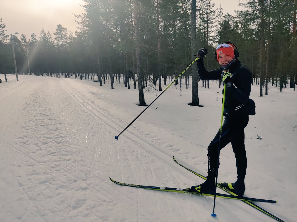 Pääsin kotimaisemissa Rovaniemellä ladulle ja aina siellä tuppaa tuttuihin törmäämään.

Tänään vaihdoin kuulumiset <a href="/AriLuusua/">Ari Luusua</a> 'n kanssa ja yhteenvetona voi todeta, että suksi kulkee kun kotiasiat on kunnossa. Tuore isä hiihtää elämänsä kautta Ski Classic -sarjassa. Hyviä hommia❤️