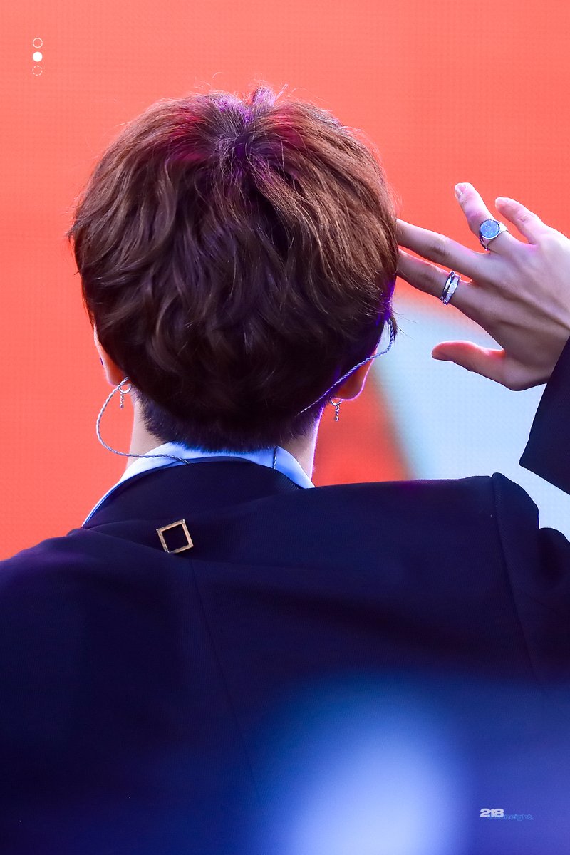 218_jhope's tweet photo. 190515 GMA 💙🐳🫐🦋
#제이홉 #호석 #ホソク
#jhope #BTS @BTS_twt https://t.co/blx3iPsWvv