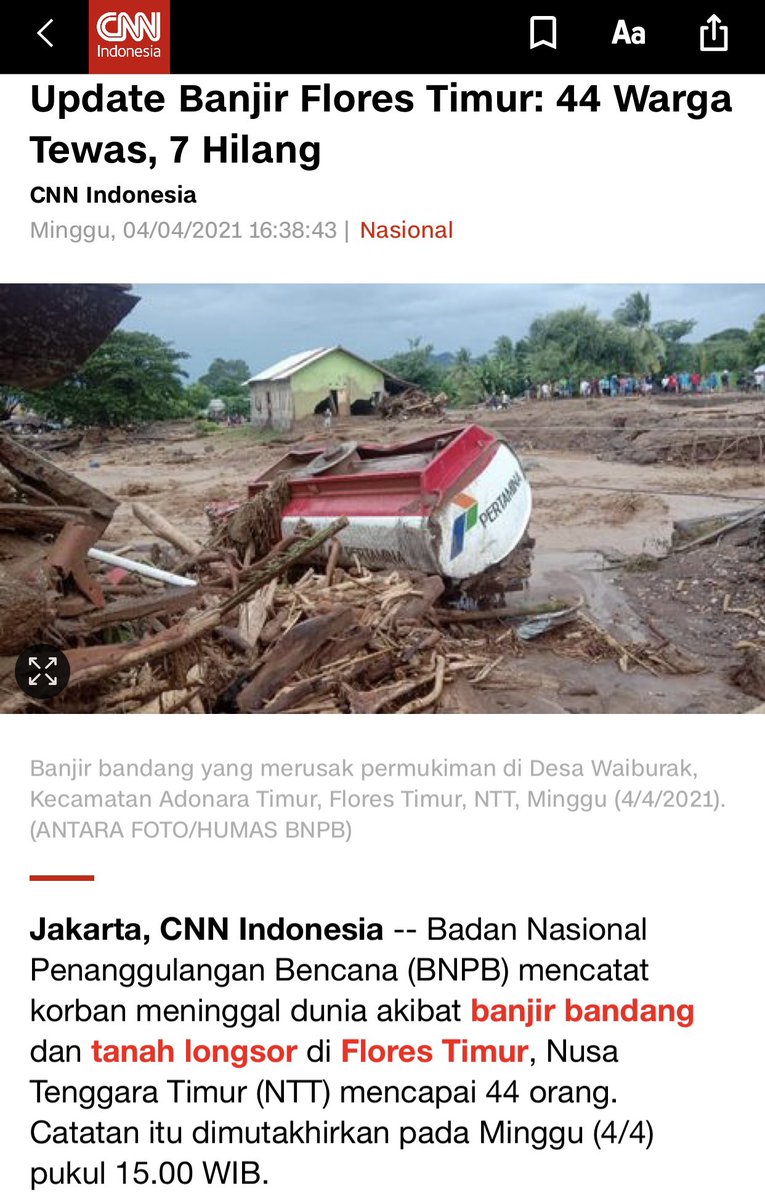 Flores lagi dilanda banjir bandang. Siang tadi, pertama ditemukan 10 korban, selang 2 jam jadi 20 korban. Sekarang sudah 44 korban jiwa 😭
Ini lebih penting dibahas daripada bahas Atta Aurel.