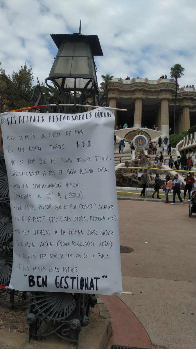 CCOO_BSM's tweet photo. Treballadores Parc Güell al carrer Olot #BSMcompromesos Continuem amb la lluita https://t.co/3wum2NFSWW