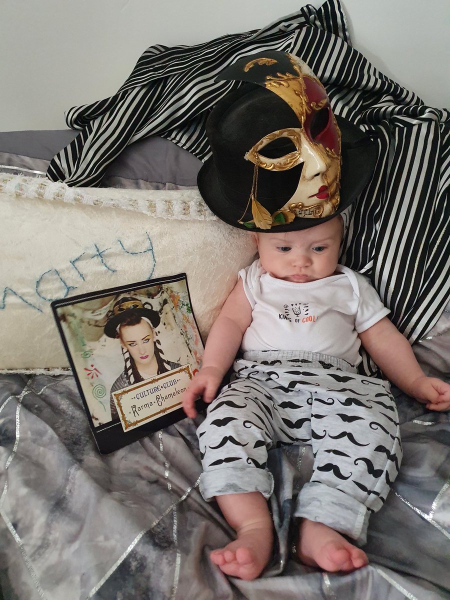 ChaNitaMurfin's tweet photo. Marty Bill = @BoyGeorge and @RealCultureClub no1 fan baby! 

See my previous tweet of baby Marty listening to #karmachameleon. His 1st record proudly hangs in his nursery 👌

#BoyGeorge #cultureclub #80s #kingofcool #babyfashion https://t.co/Lpc7pde5EA