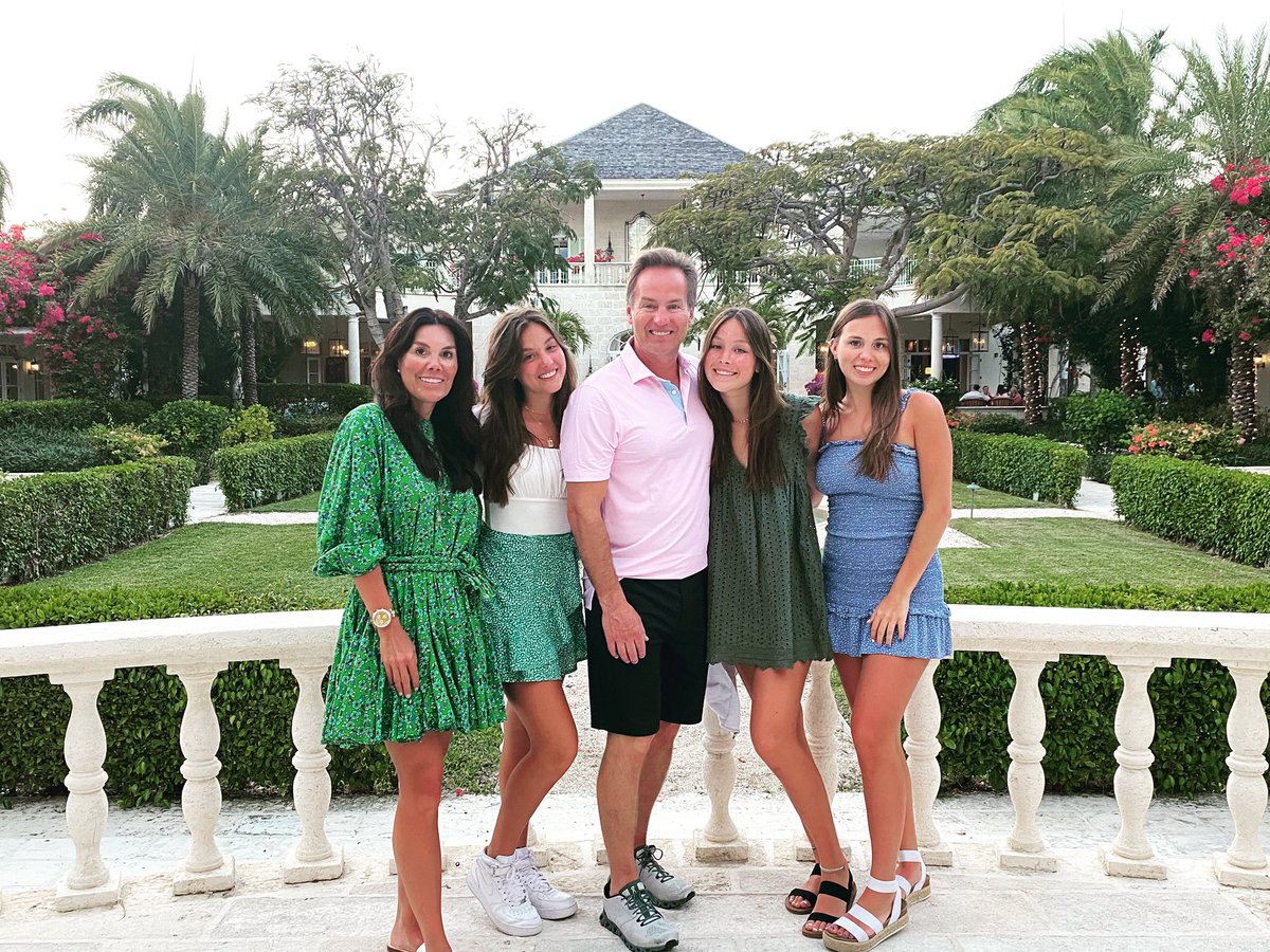 CoreTraveler's tweet image. Happy Easter! Wishing you a celebration filled with family, friends, love and laughter.