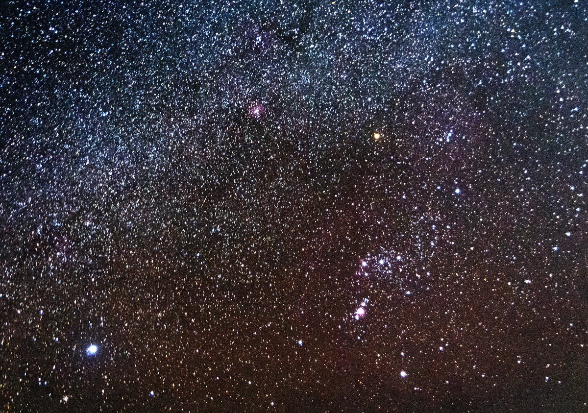 KmunityOfEquals's tweet photo. Hi Astrophotographers, your opinions please - 🤔 #Barnards Loop ?? Or is it me wishful thinking? Stack of 6 30sec from #KynanceCove #Cornwall last evening 03/04/2021... https://t.co/zgBE579hyi