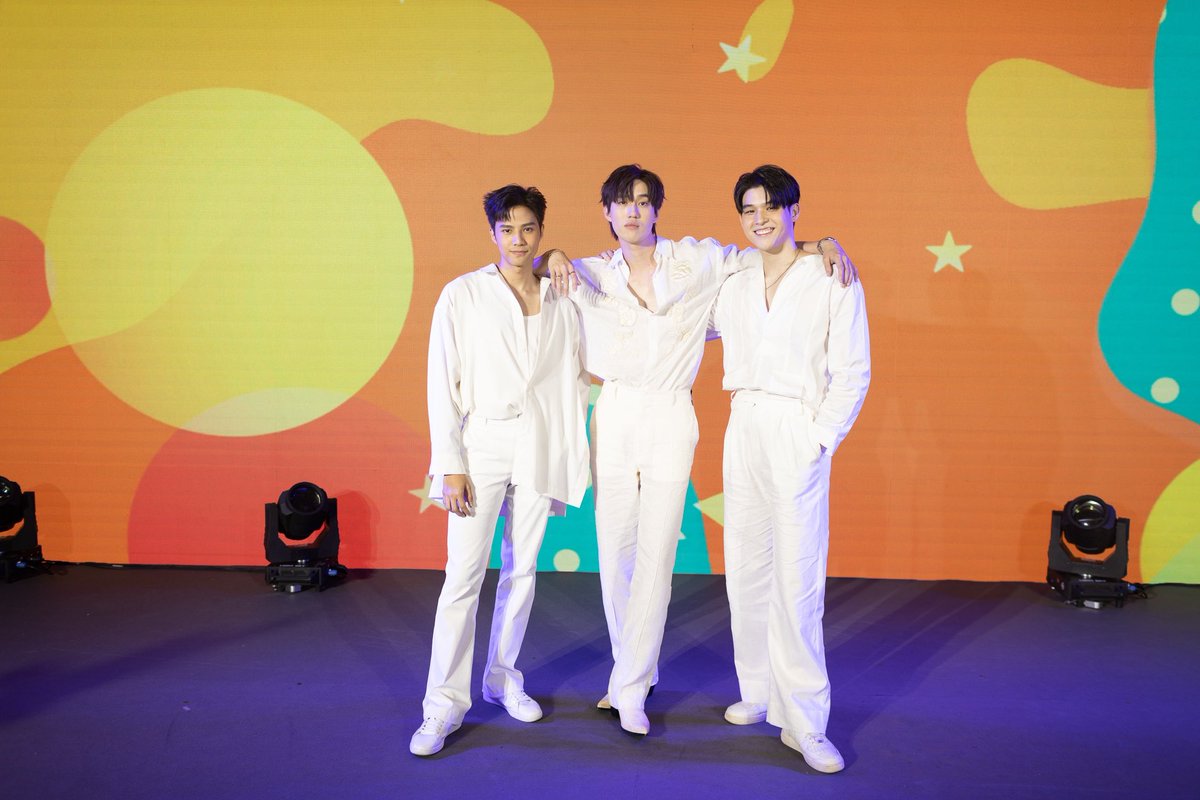 แจกรูปจาก #ThaiDramaFesJPxNadao ในเทรดนี้น้าาา 

เริ่มจากโชว์แรกของ 3 หนุ่ม ต่อ สกาย แบงค์