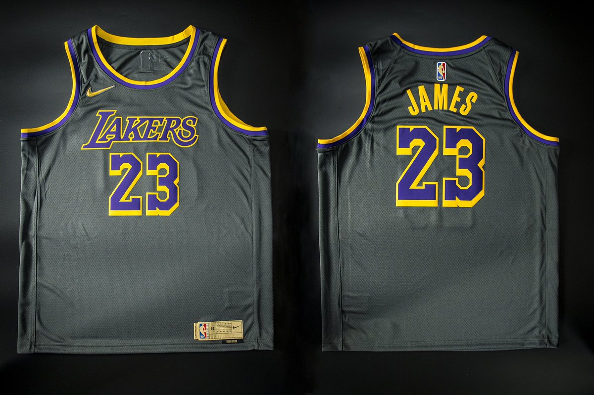 MKT594's tweet photo. 2020-2021 Los Angeles Lakers “Earned Edition” Swingman Jersey
LeBron James
CITYジャージー(白水色)も店頭販売売していてかなり美色だったので迷ったけどゴールドタグに惹かれてこちらを購入!
#LakeShow #NBAChampions #NBAJersey #EarnedEdition https://t.co/DOgLngAD6Z