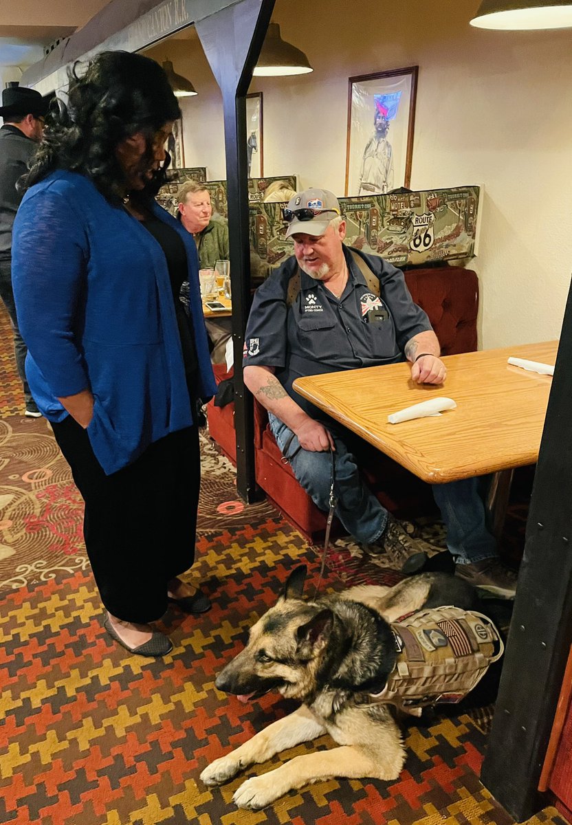 Coral4AZ's tweet photo. I had dinner with my favorite Northern Arizona Mayor and first lady. Mayor Moore & Mrs. Moore of Williams, AZ. While there I met Ruger a decorated army veteran & movie star (Megan Leavey 2017) his human is Monty who is a PTSD coach. #WilliamAZ #TheOldWest #MayorMoore #CoralAZ https://t.co/f9d950GD52