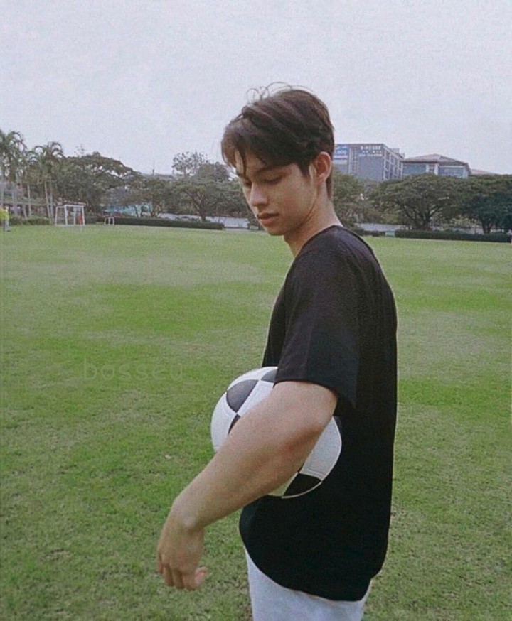 good mood for playing ball:)
อารมณ์ดีสำหรับฟุตบอล:)