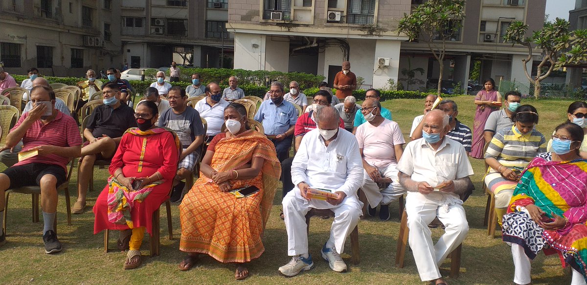 impriyankabjp's tweet photo. आज हुई बैठक में 'एक्टिव एकर्स' के मेरे साथी निवासियों का इंटाली विधानसभा तथा बंगाल को आगे ले जाने के लिए अपार स्नेह, समर्थन और सहयोग मिला। इस उत्साह और समर्थन के लिए आप सभी की आभारी हूँ। #EbarHobeAsolPoriborton #EbarSonarBanglaEbarBJP https://t.co/K4UOGqTaPp