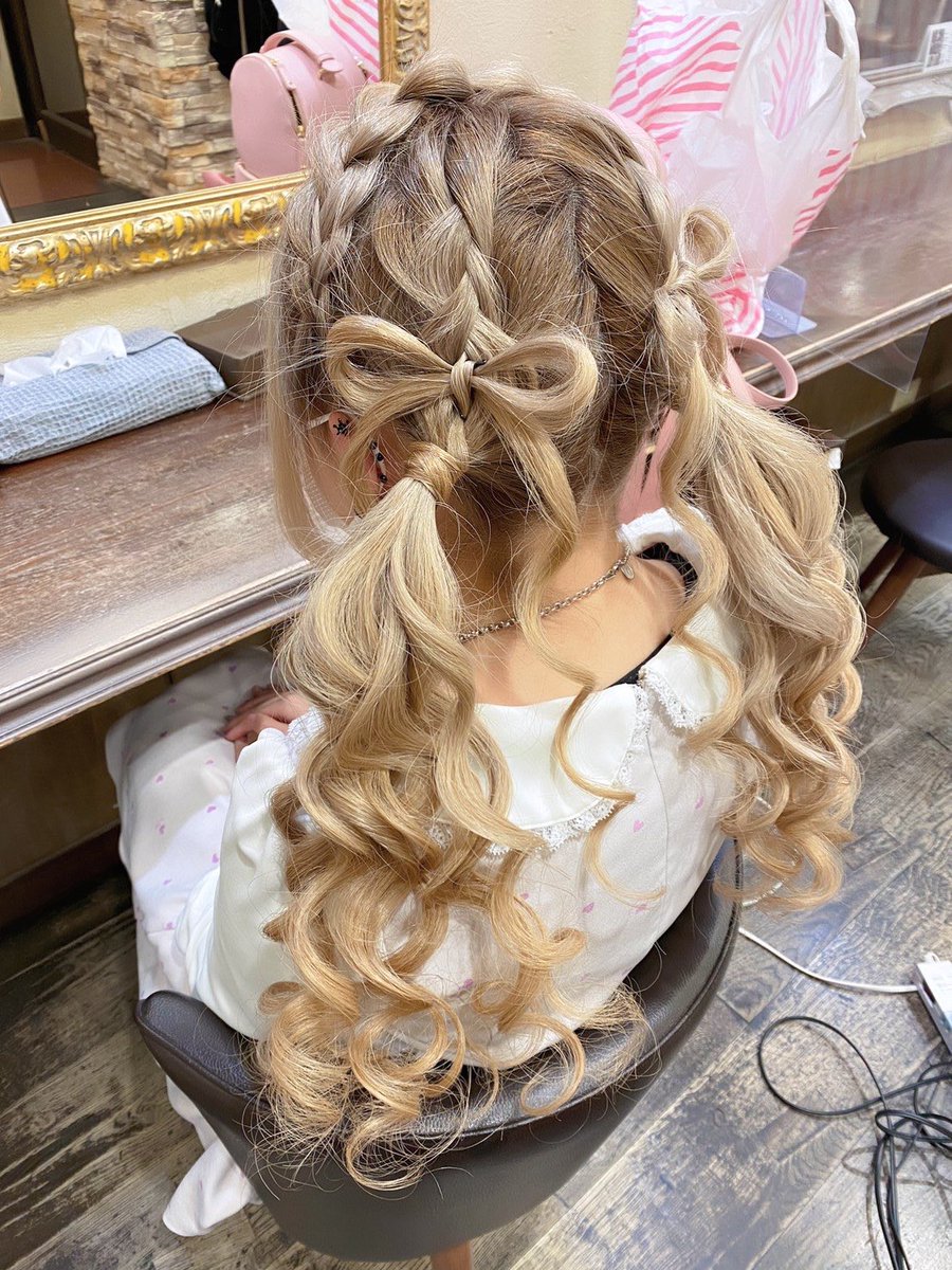 心斎橋 ミナミ セットサロンエース على تويتر 編み込みカチューシャ ツインテール リボンアレンジ 可愛いがいっぱい詰まった ヘアセットです 特別な日にいかがでしょう コンサートヘア ライブ ヘアメ 心斎橋 セットサロン 編み込みカチューシャ