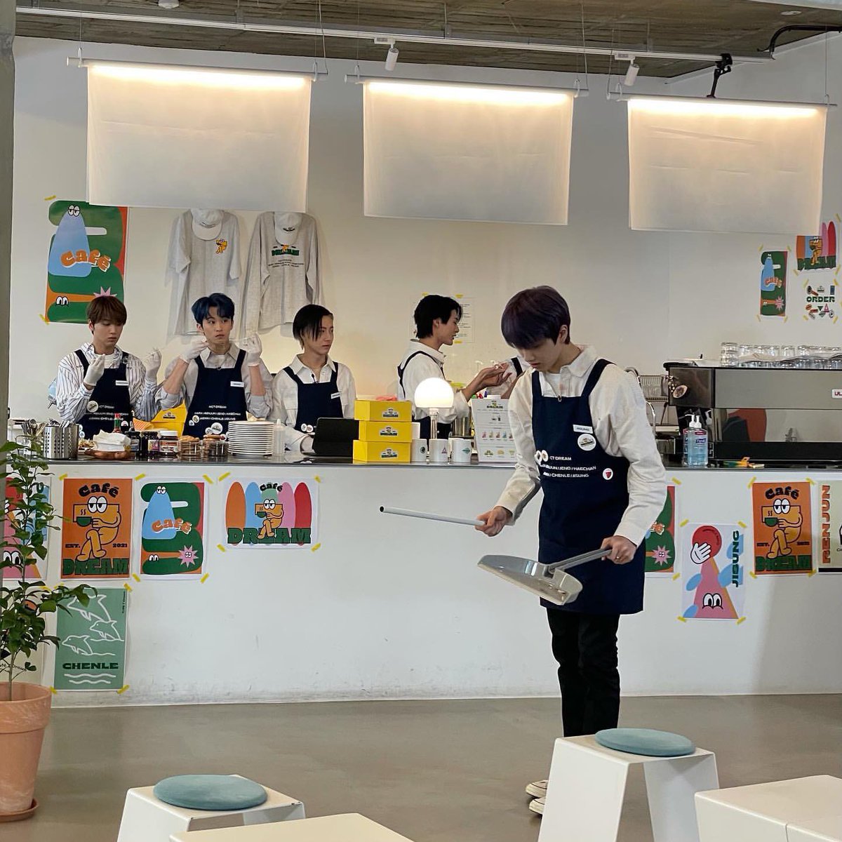 กวาดปุ้ปหายเลย ฝุ่นหายหรอ ป่าว ไม้กวาดหาย 😢