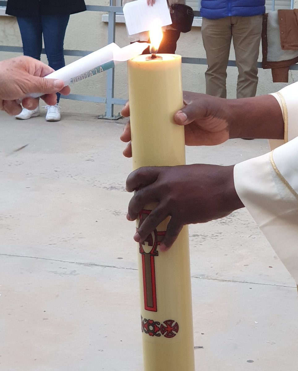 salesloyola's tweet photo. CRISTO VIVE. HA RESUCITADO. Que quien es La Vida, avive nuestra esperanza. ¡Feliz Pascua de Resurrección! #PascuaSalesiana #AlgoNuevoEstaBrotando https://t.co/d2PrRNQgtO