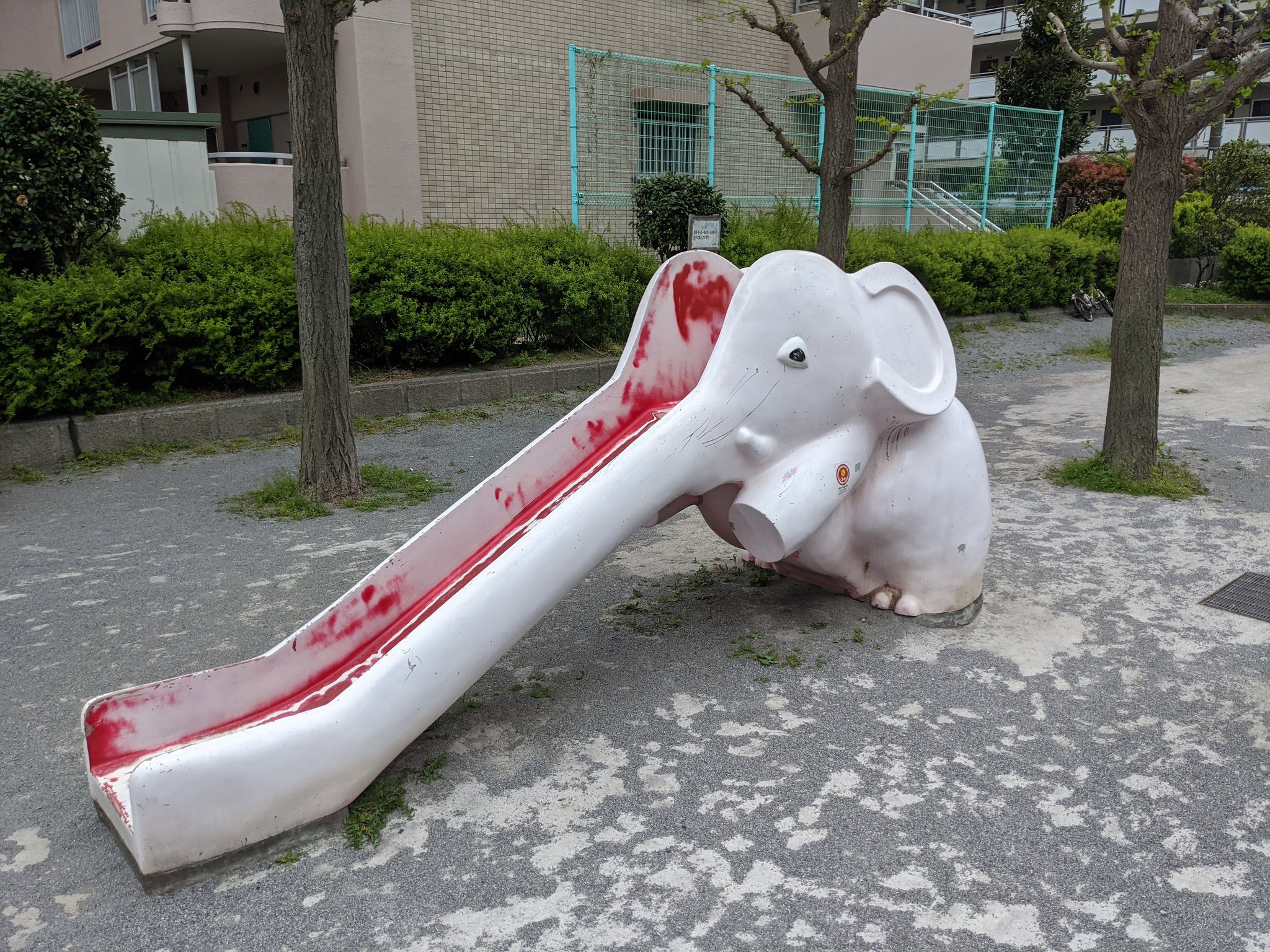 早く塗り替えてあげて 公園にあるぞうの滑り台が 話題の画像プラス 早く塗り替えてあげて 公園にあるぞうの滑り台が 話題の画像プラス