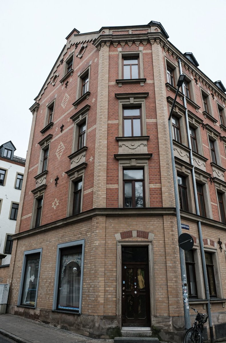 doinggeography's tweet photo. #urbex #ArchiveofFranconia #Fuerth #ArchiveofFranconia #Bricks
'Kißkalt'sche Häuser '
4 exposed brick houses on the #Rednitz riverside promenade, bearing the name of their builder Georg Kißkalt, built in 1898/99 as a workers' housing estate. #photography by @doinggeography https://t.co/4qkLHZEh6t