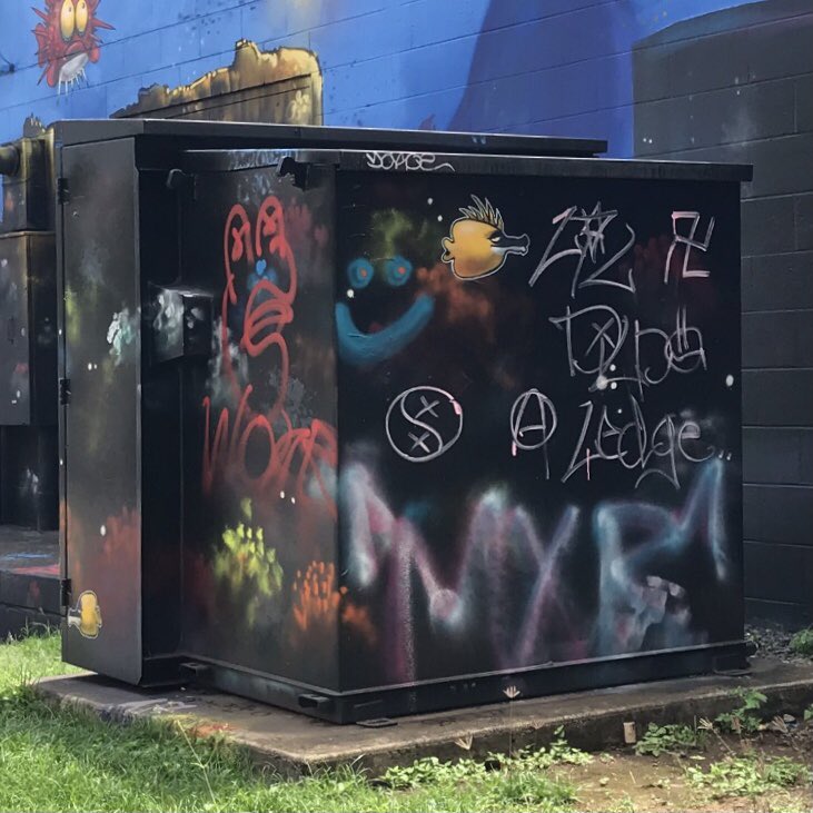 CW: n*zi symbol
-
-
-
this hibiscus tag is kinda wonky but it got the job done✅, anyways cleaned up white trash 🤗🗑
n*zi punks f*ck off hawai’i !!!