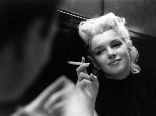 MARILYN MONROE EyHOFvRXAAAsk1D?format=png&name=small