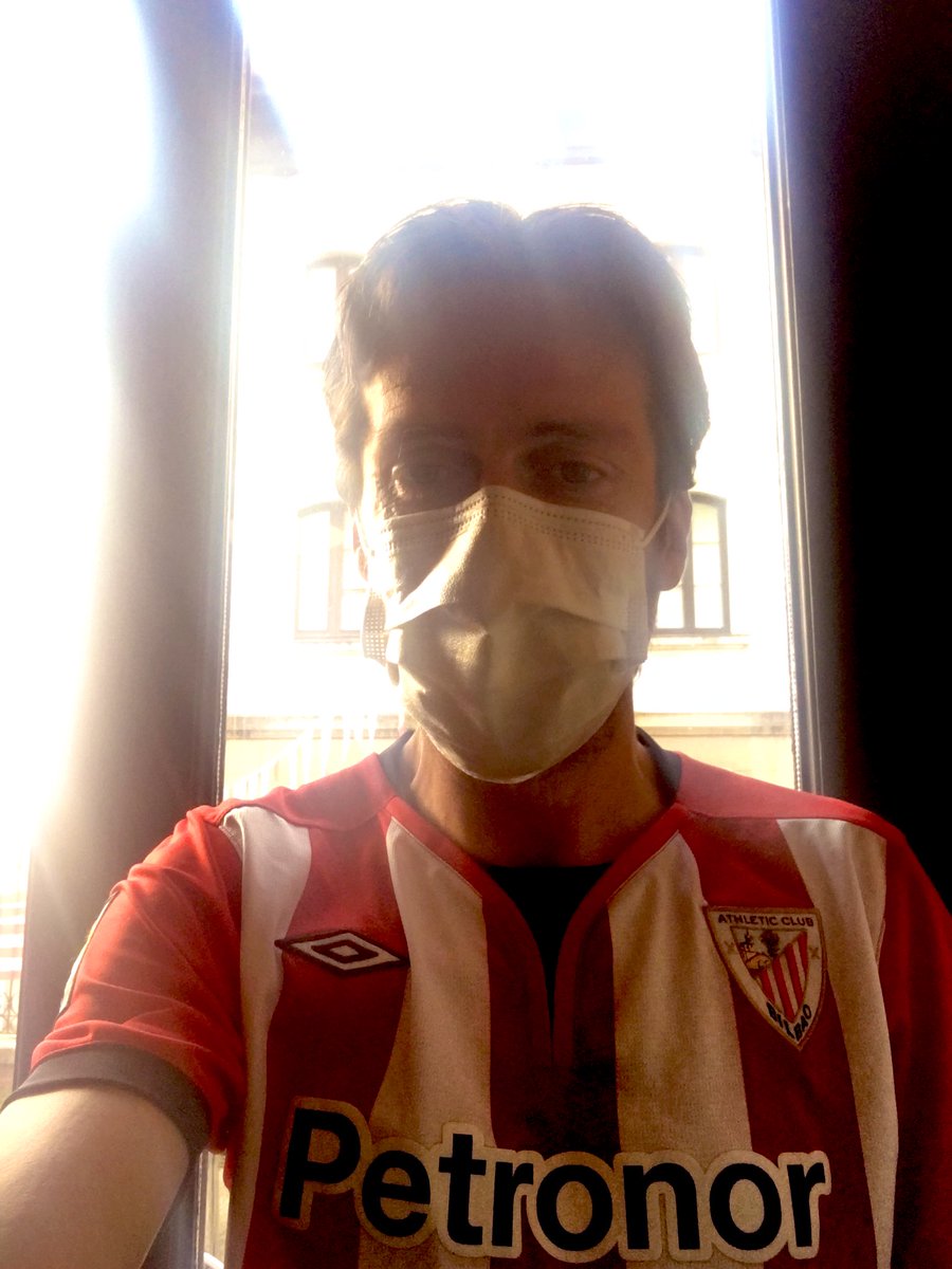 kepaurkixo's tweet photo. Irabazi ala galdu @AthleticClub beti zurekin! Zorionak @RealSociedadEUS eta errealzale guztiei. Gaurko #tiradalarga kamisetarekin #EuskalFinala https://t.co/TsiCEn9iGQ