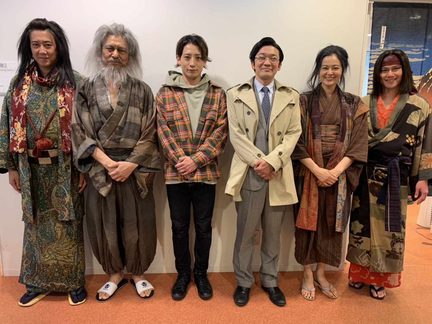 陳内将 身長順に並ぶ 北斎シックス 金沢の地において 画狂人北斎 全行程が終了致しました 多大なる感謝 更に芝居にのめり込めた期間でした 升座長が仰ったように いつかまたこの北斎シックスで集まれたら なんて想いを胸に抱いて金沢を後にします