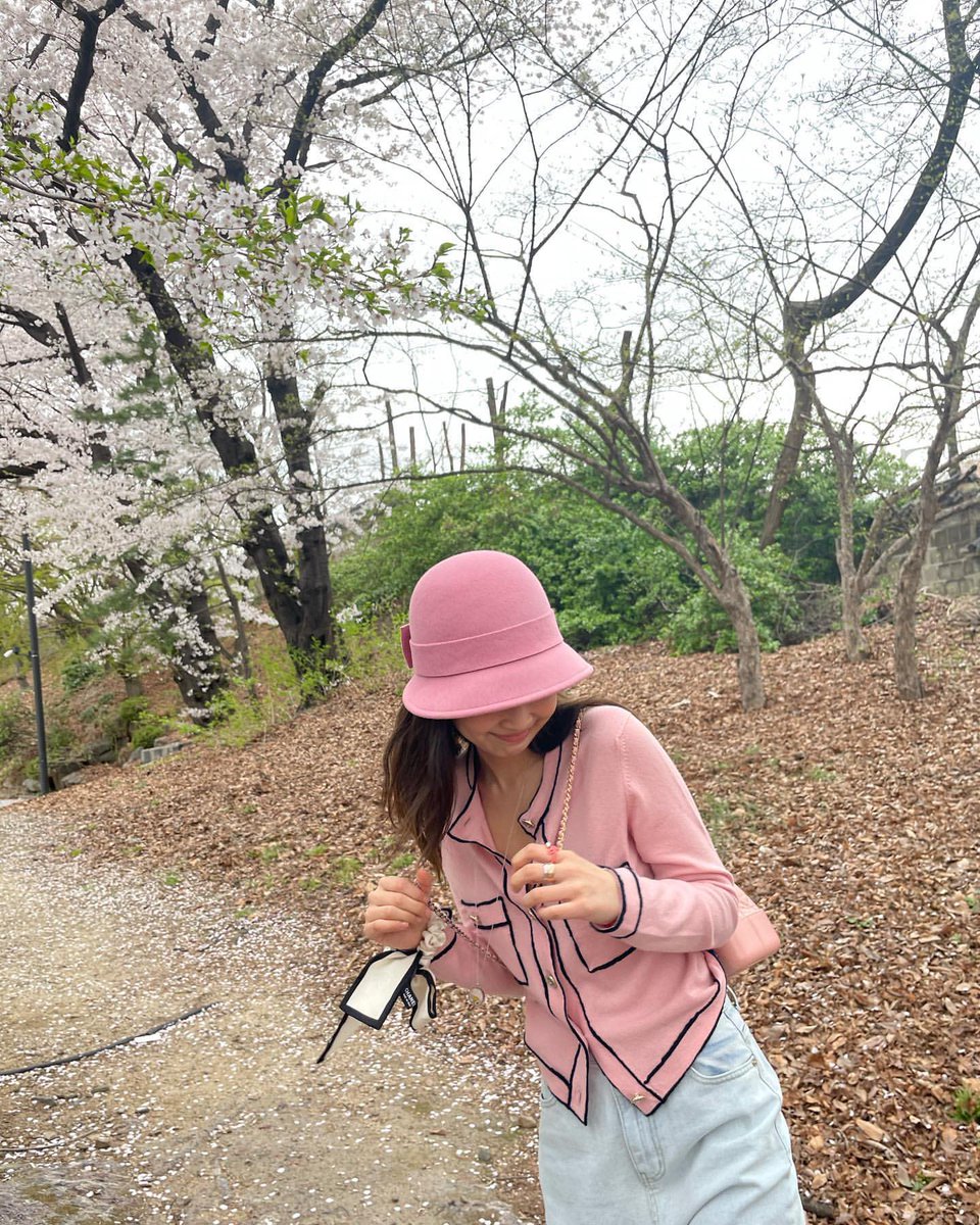 NAVER ARTICLES FROM JENNIE'S LATEST INSTAGRAM UPDATE

1 naver.me/GmFGoTM9 (117)
2 naver.me/xQOF3dJD (223)

#JENNIE