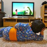 「いないいないばあっ!」を親父のような姿で楽しむ幼児!