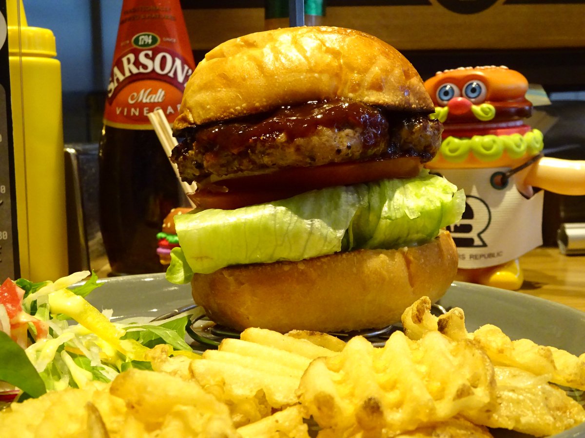 おいでよ名古屋 おいなご バーガーズ リパブリック のハンバーガーを食べに 名古屋においでよ 存在感たっぷりのパティが 美味しい ボリューム満点ハンバーガーだよ 種類が選べるポテトも素敵なお店で 贅沢バーガーを楽しんでね おいでよ名古屋 おいなご バーガーズ リパブリック のハンバーガーを食べに 名古屋においでよ 存在感たっぷりのパティが 美味しい ボリューム満点ハンバーガーだよ 種類が選べるポテトも素敵なお店で 贅沢バーガーを楽しんでね
