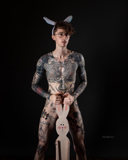happy easter sluts 🐣🐰 https://t.co/X5ioBqXMTX
