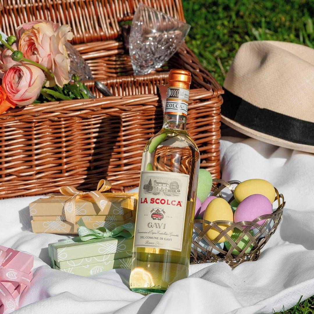 Happy Easter 🐣🐇💐
We will be enjoying some outdoor Easter picnics today with @lascolca_official 💐 the perfect accompaniment 👌
*
#eurowines #winetime #winemerchant #italianwines #wine #outdoorlife