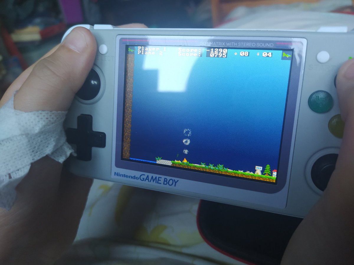 concreted0g's tweet photo. Got Harri an rg350 with mods to make it styled like an old gameboy for his birthday, Great little #linux powered emulation device. #opendingux https://t.co/ozh6fcRFJr