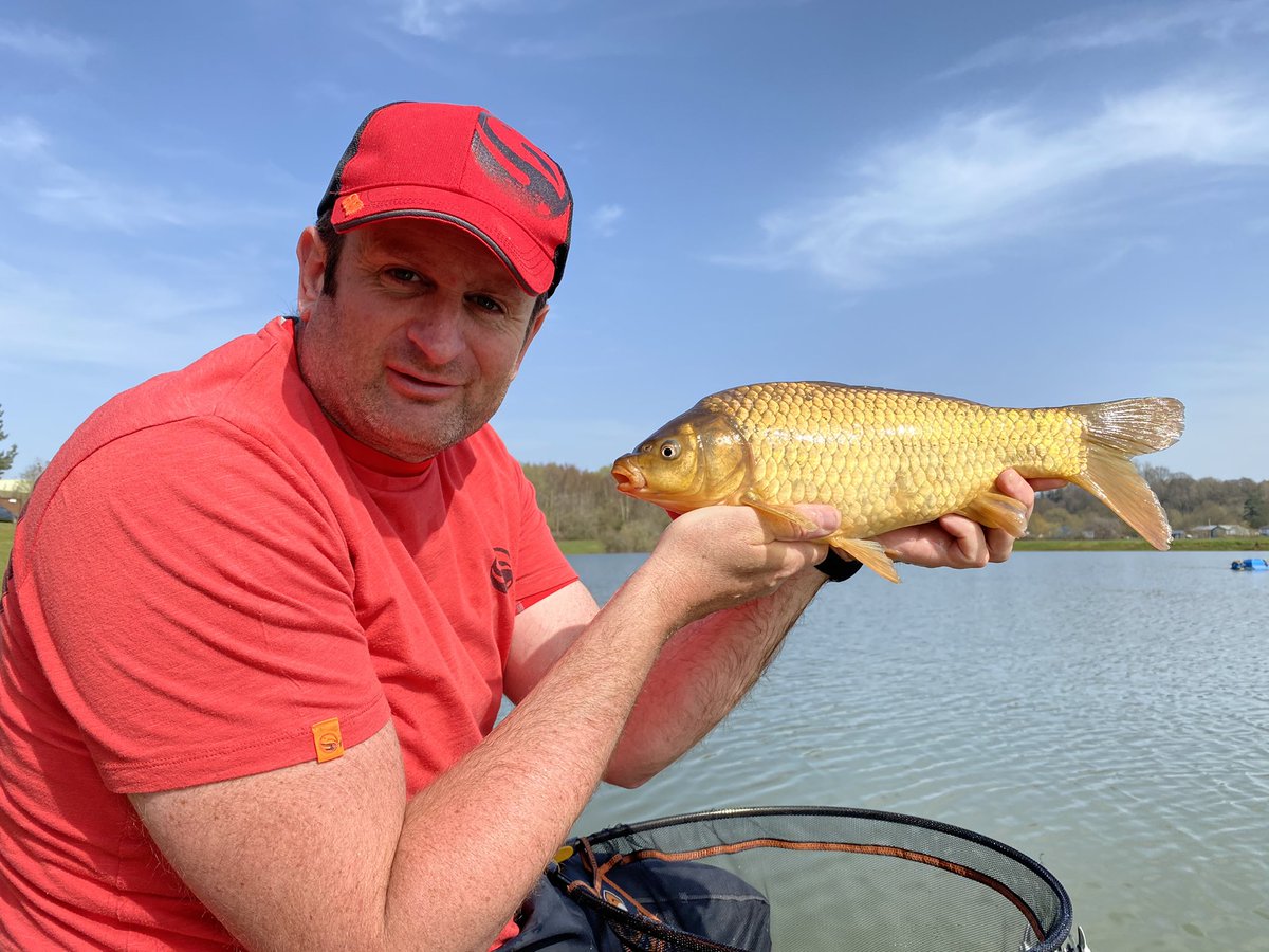 GOOD LUCK STEVE 👊🏻💥🎣 Guru’s <a href="/StevenRinger/">Steven Ringer</a> has totally smashed the first day of the Golden Rod Final, at Larford Lakes! It’s the second day of the Final today and Steve has drawn peg 12 💪🏻 Can he add another Golden Rod title to his trophy cabinet? Good luck Steve 👌 #gurufishing
