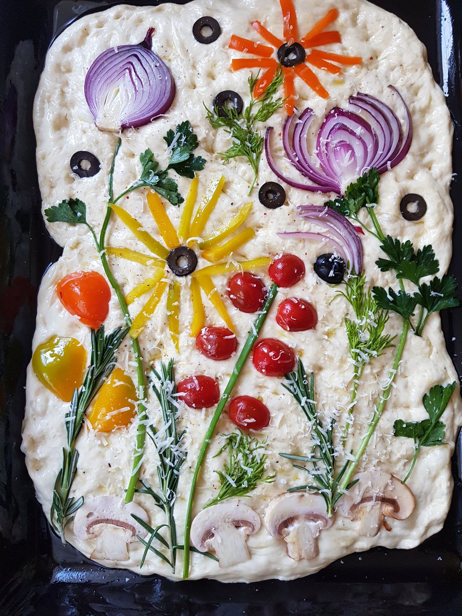 Irenka26's tweet image. It wasn't a total fail and it tastes good #foccacia 😇😇😇

Thanks to @aaReese for inspiration  💜