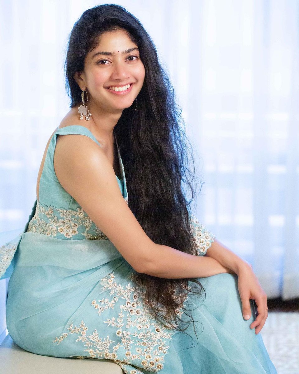 Awww Struck 💘 

@Sai_Pallavi92 🥺 

#LoveStoryOnApril16th
#VirataParvamOnApril30
#SaiPallavi