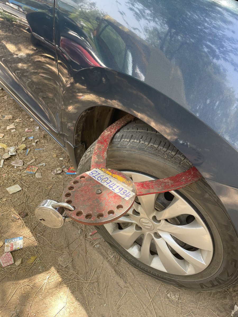 axnkit's tweet photo. @AhdTraffic @dgpgujarat @AhmedabadPolice One side @PMOIndia and @narendramodi is promoting cashless/digital payments and other side ASI Vikas Dhokadia and Mr. Sanjay V Mevada are officially stating that there is no way to pay memo digitally to Traffic Dept. https://t.co/XDxTHAlCJa