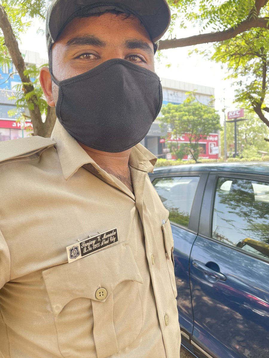 axnkit's tweet photo. @AhdTraffic @dgpgujarat @AhmedabadPolice One side @PMOIndia and @narendramodi is promoting cashless/digital payments and other side ASI Vikas Dhokadia and Mr. Sanjay V Mevada are officially stating that there is no way to pay memo digitally to Traffic Dept. https://t.co/XDxTHAlCJa