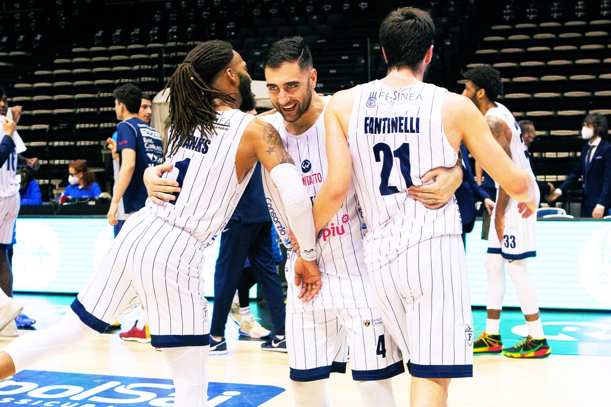 pietroaradori's tweet photo. Buona Pasqua a tutti voi, amici . 🐣 
#⚪️🔵
#fssub https://t.co/Fefnzqss8g