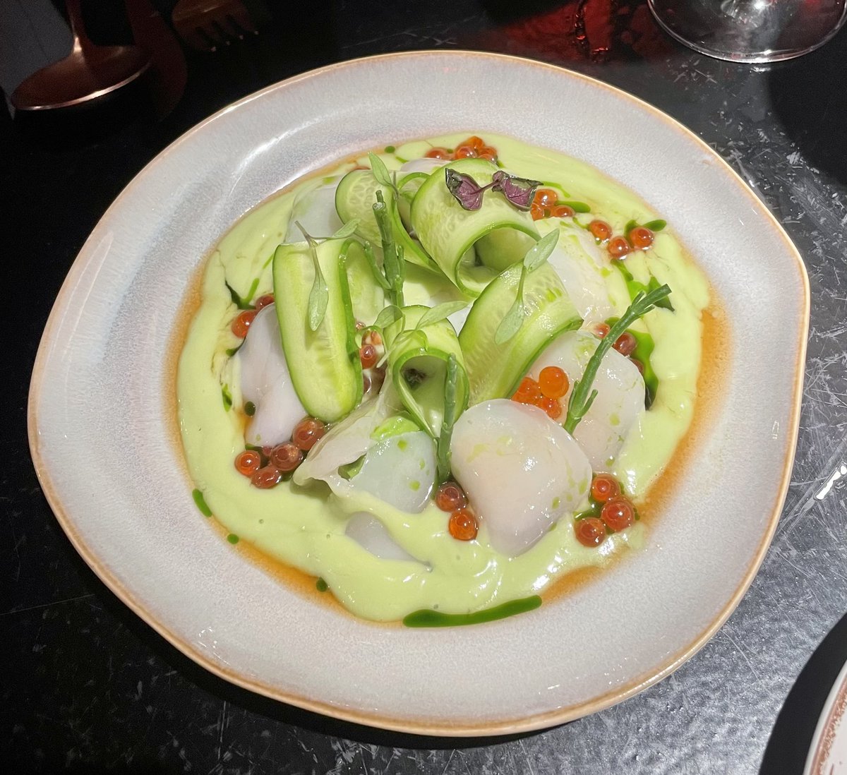 soynacho84's tweet photo. Probado el nuevo restaurante #Ponja Nikkei de Madrid. Buenísimas las salsas de los platos. Mejor las recetas peruanas que los nigiris. Ojo al bao pulpo y al anticucho pez mantequilla. Pisco Sour de rocoto una pasada 😋 https://t.co/a1Tfv8x3JO