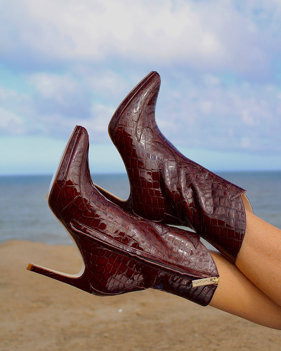 Happy Easter to all our TDH Style Queens⚡️

We have some huge savings on our entire boot collection with up to 20% off! Use code - BOOTS20 

Be quick, this juicy Easter promotion only lasts till Tuesday! 

#eastergoodies 
#promotion