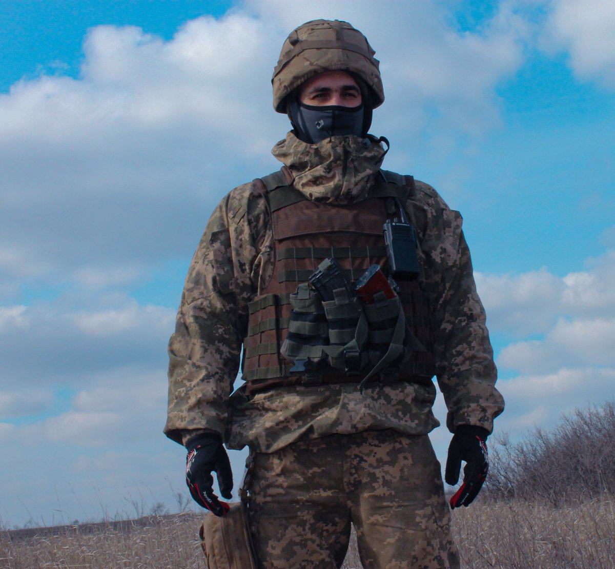 Свіно-собаки вирішили нагнати жуті, та побрязкати зброєю перед нашими кордонами.
 Ми вже маємо досвід, і будемо знищувати цих п'яних та обкурених чуханів, окропимо нашу землю кров'ю цієї худоби. 
#Я_готовий_боронити_нашу_землю 
#Посадимо_росіян_на_бутилку
#Москалів_на_ножі