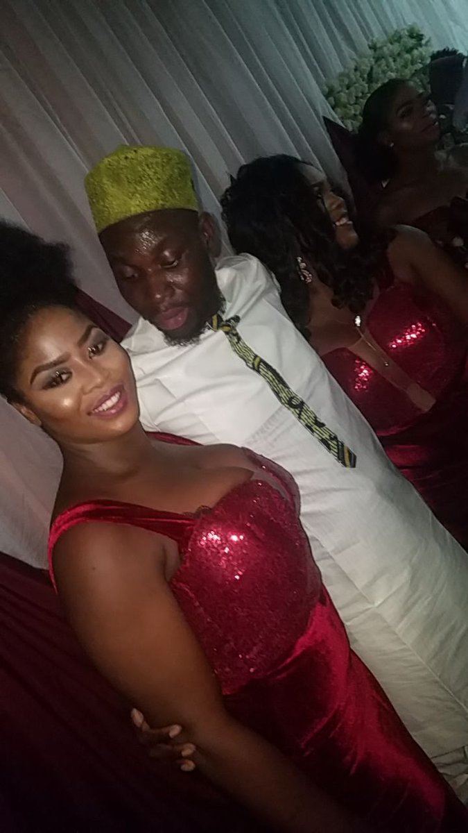 MCAddMore2's tweet image. What do you think this Guy is doing? #EndSARS