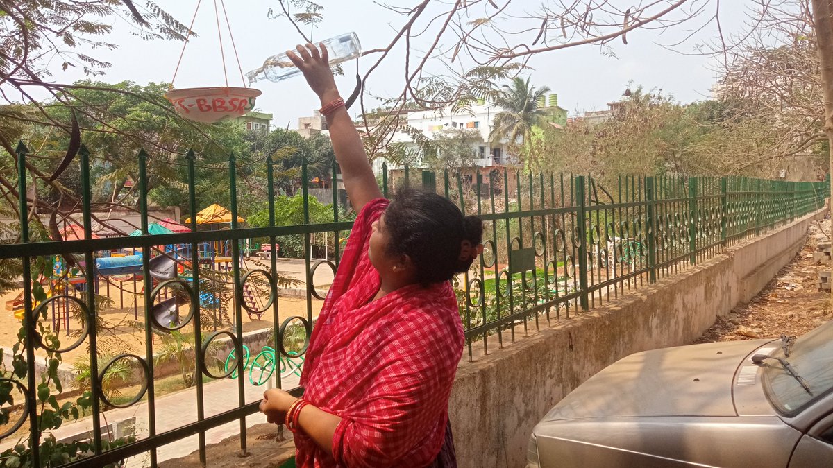 SubratSkp's tweet photo. ତୃତୀୟ ପର୍ଯ୍ୟାୟ ରେ @yfs_official ଭୁବନେଶ୍ୱର ଆଜି ଡୁମଡୁମା ୨ୟ ଫେଜ ରେ #SaveBirds ସଚେତନତା କାର୍ଯ୍ୟକ୍ରମରେ ଅନେକ ପରିବାରକୁ ଯୋଡିଛି ।ଆଗାମୀ ଦିନରେ #1Pot4Birds ଅଭିଯାନ ସାରା ଓଡ଼ିଶାରେ ପକ୍ଷୀଙ୍କ ସୁରକ୍ଷା ଦିଗରେ କାମ କରିବା ନିମନ୍ତେ ଯୋଜନା ହୋଇଛି।
#Nature #invironment #ProudVolunteer https://t.co/S3ELga98xI