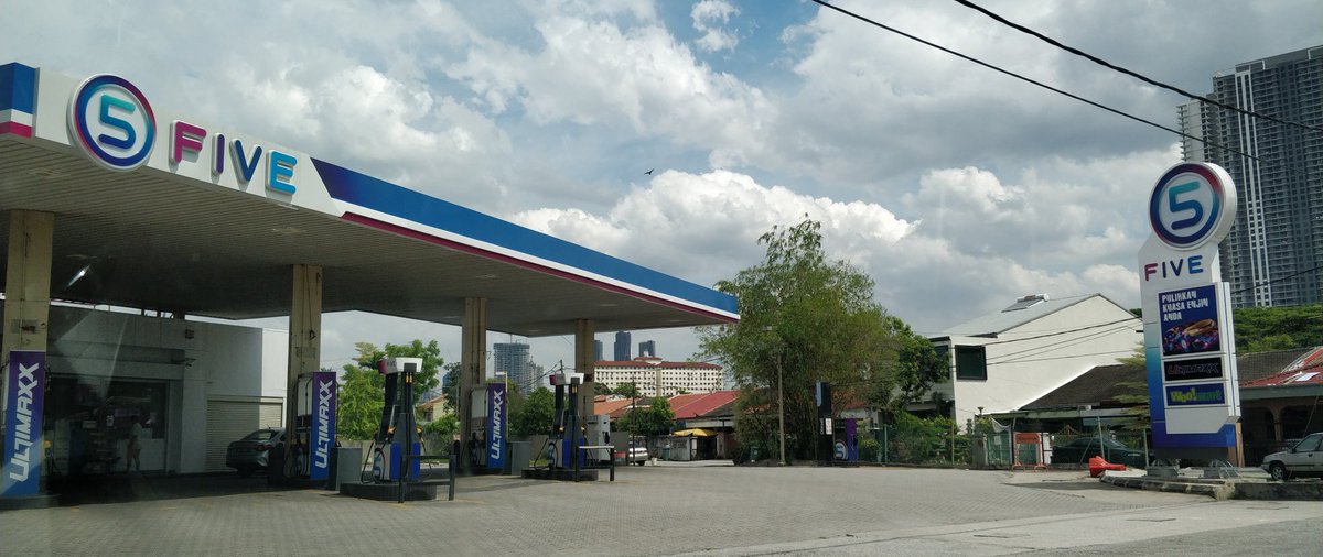 amuyo_tomoko's tweet image. It's my first time coming across this Five Petrol Station at Kepong area

Five Petroleum Malaysia is managed by Pahang-based Seng Group

Payment via car plate recognition apparently. Anyone tried it before?

#GreenPacket #SengGroup #FivePetrol #FivePetroleumMalaysia