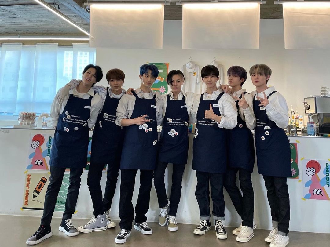 더쿠 - 카페7드림 인스타 단체사진/영상