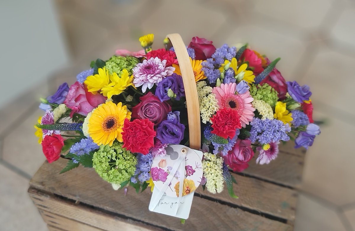 flowersbysian1's tweet photo. Happy Easter everyone 🐥 wishing you all a lovely weekend x
#happyeaster #easter #easterflowers #easterflowers #basketofflowers #flowerbasket #flowersbysian #flowers #morristonflorist #morristonflowers #swanseaflorist #flowersmskemehappy #flowersmakemesmile https://t.co/zAhRCQt8ri