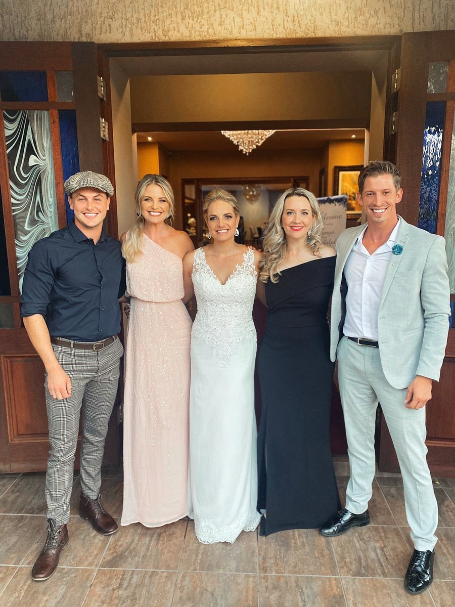 WillemBotha's tweet photo. 'n Jaar later maar uiteindelik kon ons trou makietie hou!!! 🥂

Dankie Tanya en Rudloph vir n baie spesiale dag en ongeloooooflike lekker kuier. My kuite is seer gedans. 

Dit was n groot groot voorreg om julle seremoniemeester te kon wees.

Geluk aan ons eie Mr &amp; Ms Smith. 😎 https://t.co/K3qcRBIz2C