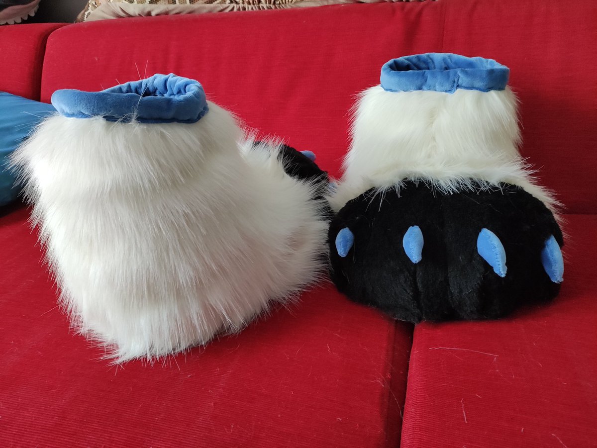 P a w s

Finished outdoor paws
Next one in door paws, tail and he is ready to shipped to new owner !

#furry #fursuit #paw #fursuitmaker #fursuitwip #cute